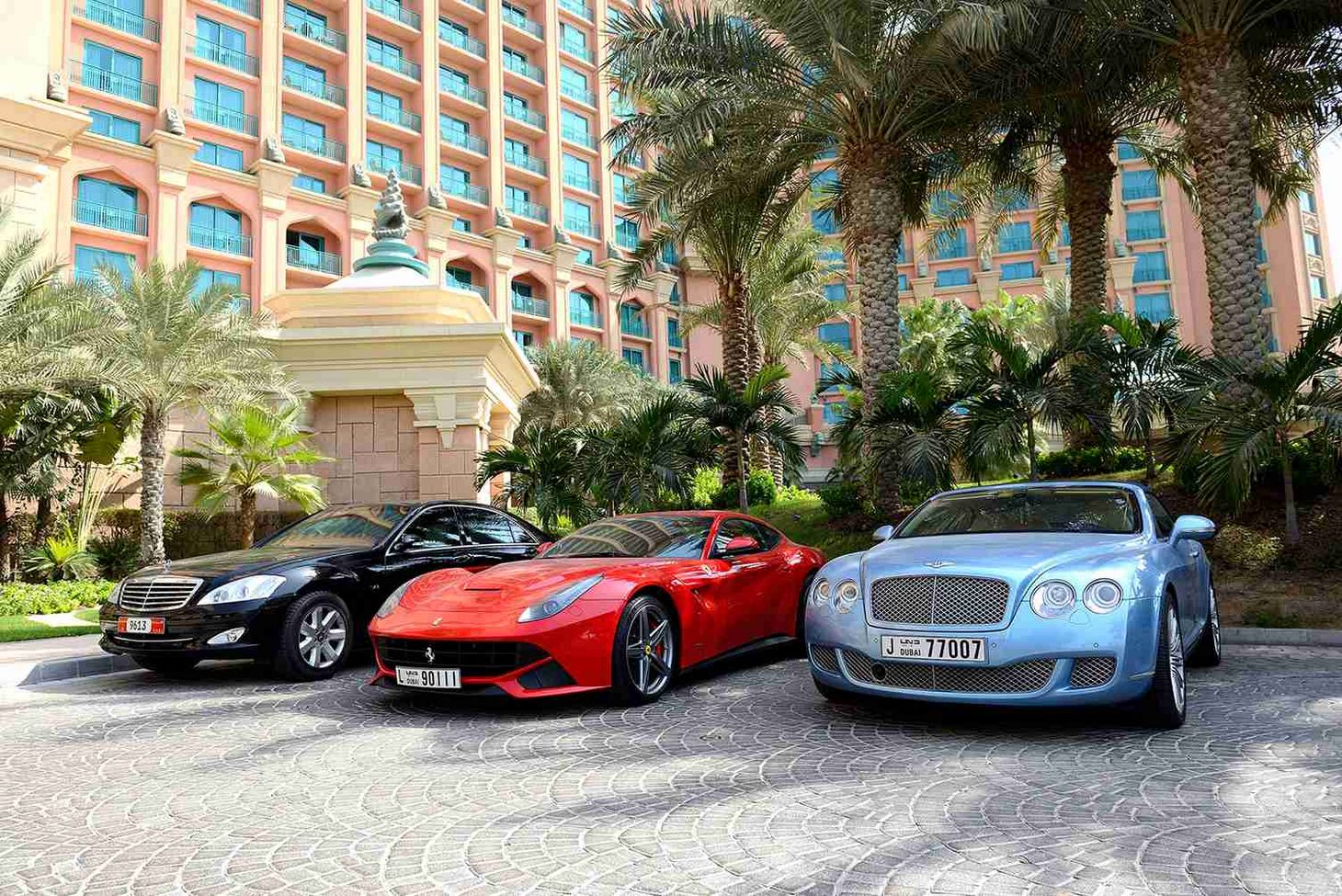 Renting out an auto in Dubai? Use this overview before hitting the trail